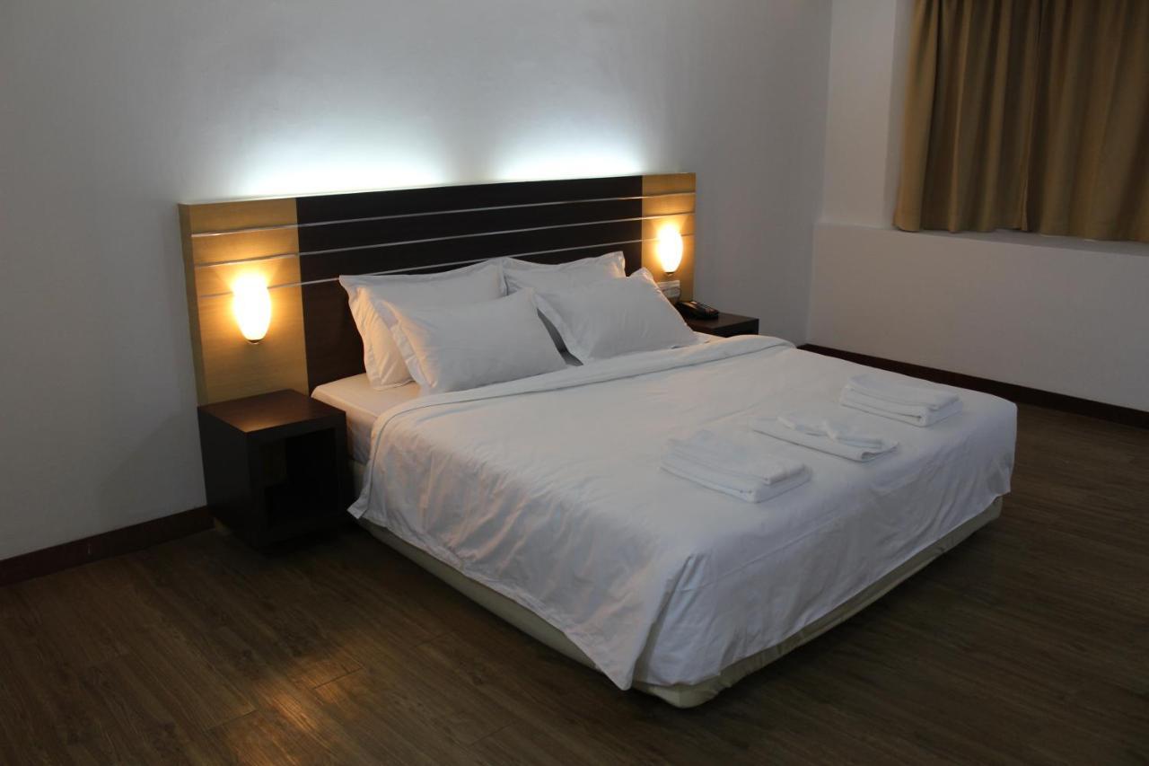 Sara Hotel Labuan Buitenkant foto