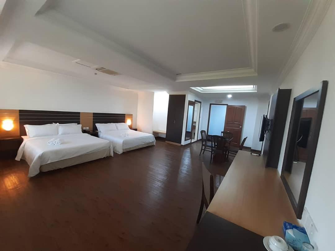 Sara Hotel Labuan Buitenkant foto