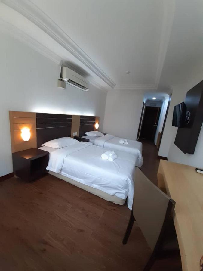 Sara Hotel Labuan Buitenkant foto