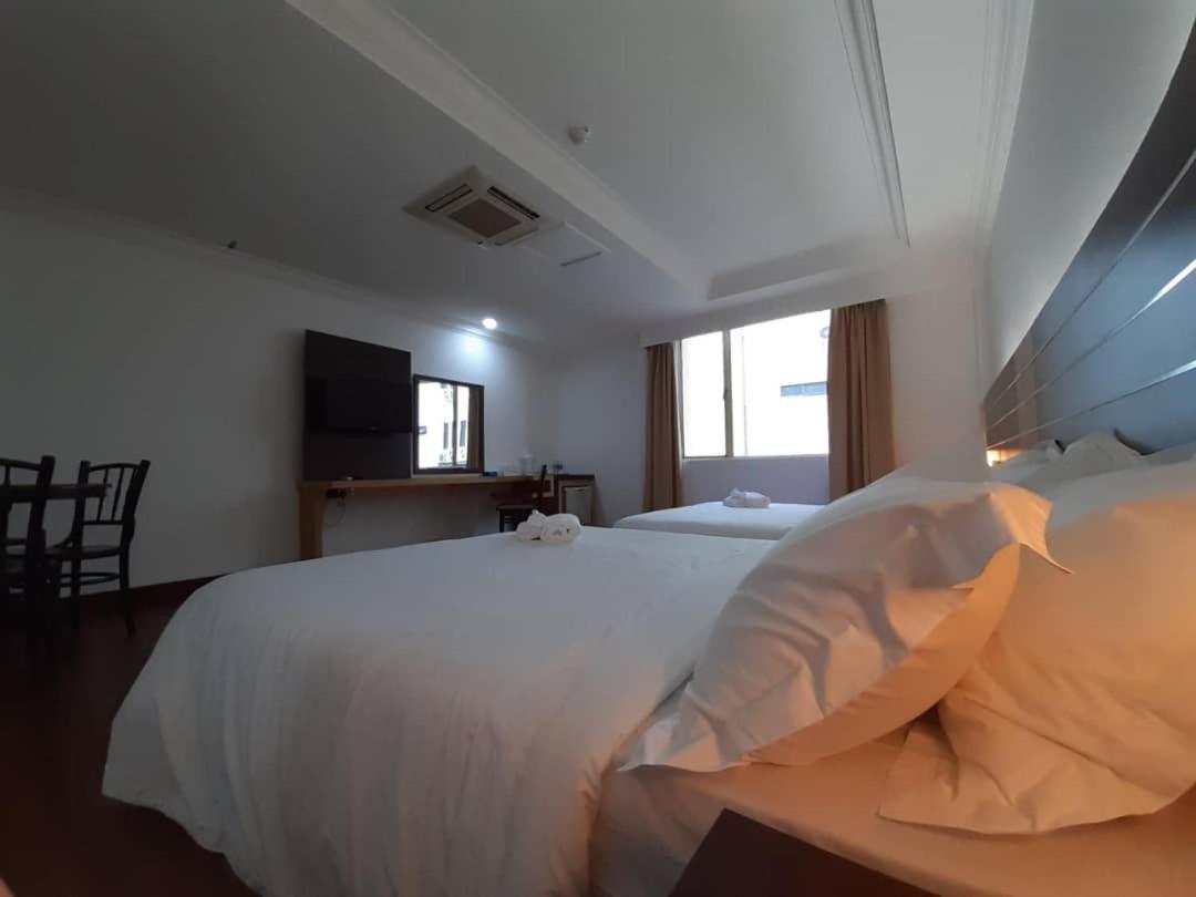 Sara Hotel Labuan Buitenkant foto