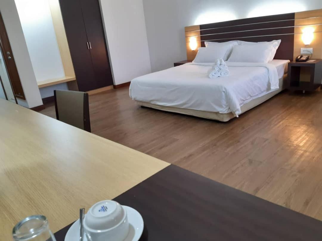 Sara Hotel Labuan Buitenkant foto