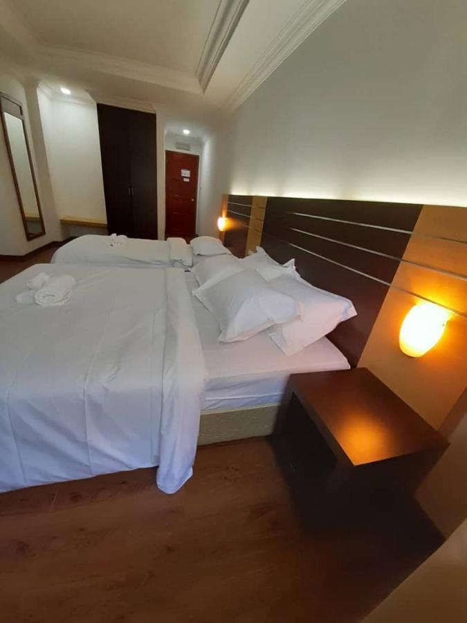 Sara Hotel Labuan Buitenkant foto