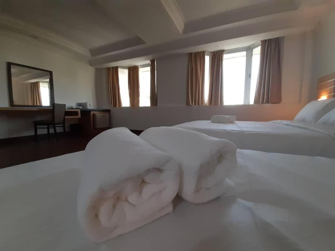 Sara Hotel Labuan Buitenkant foto