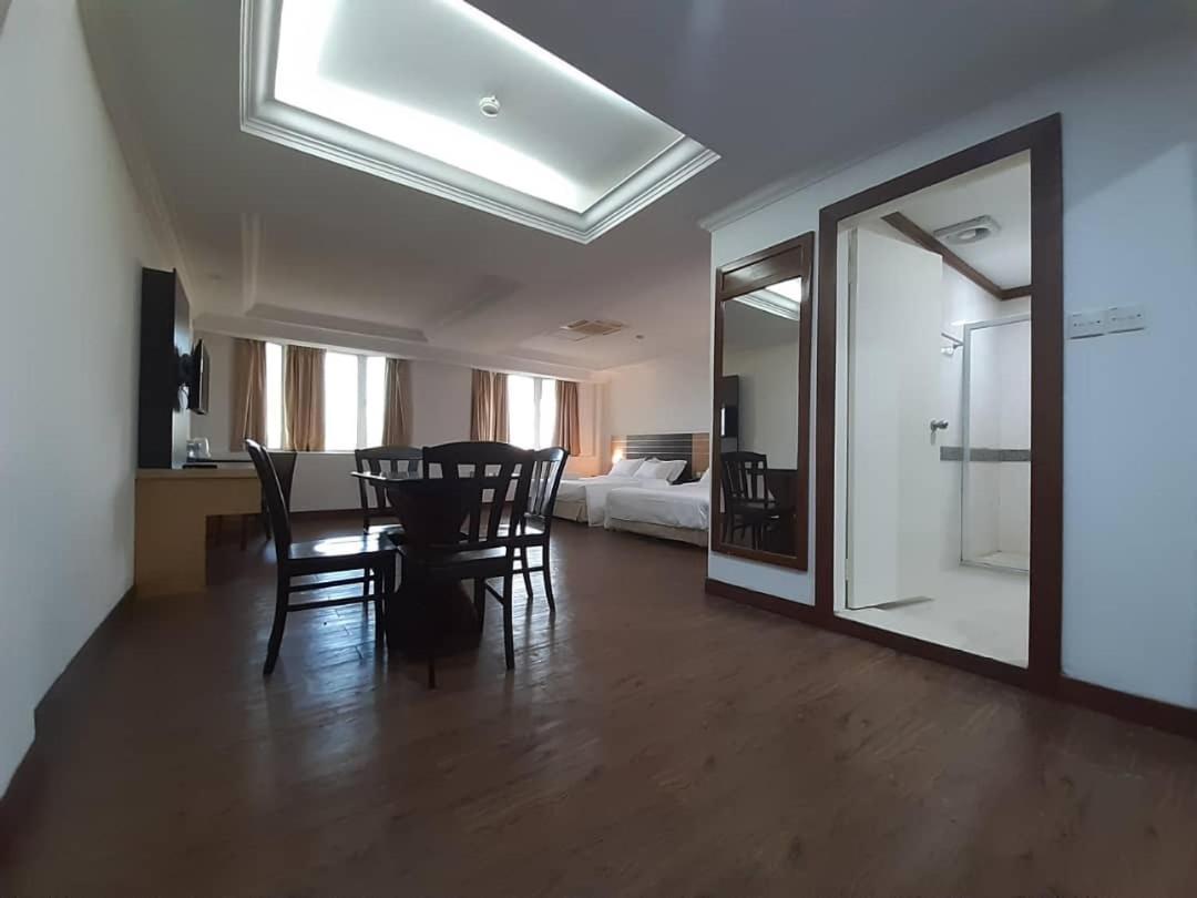 Sara Hotel Labuan Buitenkant foto