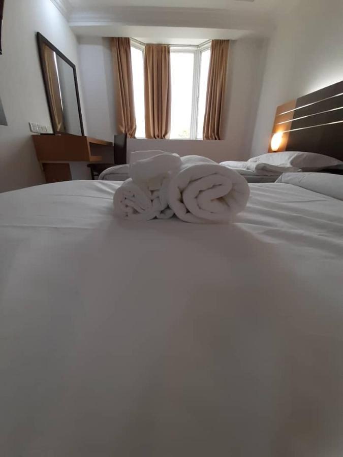 Sara Hotel Labuan Buitenkant foto